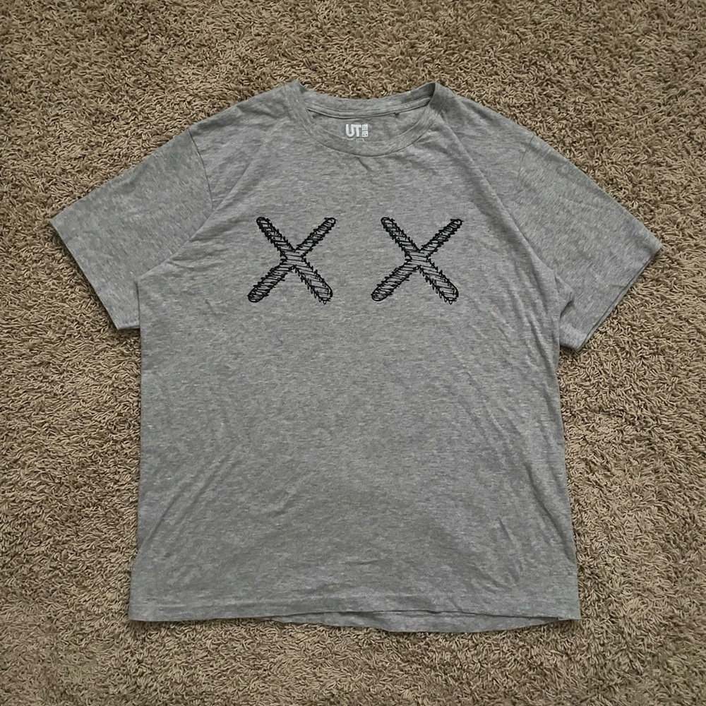 KAWS x Uniqlo UT Gray Graphic Tee Men's Size Large
